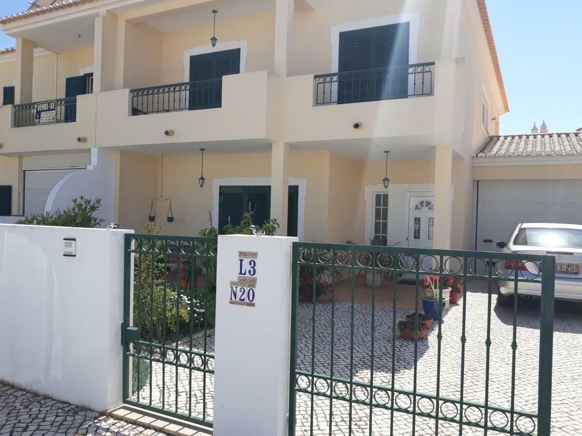 Homestay Portomos Beach, Rms